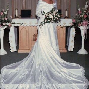 Elegant White Wedding Dress